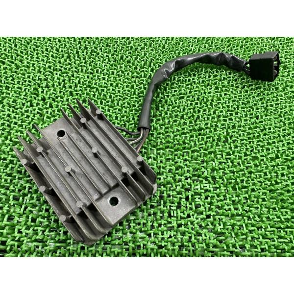 ボンネビルT100 レギュレター トライアンフ(TRIUMPH) 純正 中古 RS41 38 トライアンフ スラクストンにも 5ピン レギュレーター 20 ボンネビルT100 レギュレター トライアンフ(TRIUMPH) 純正 中古 RS41