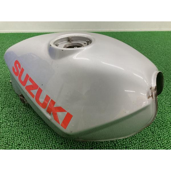 灯油タンク スズキ（SUZUKI） GSX400Sカタナ タンク 銀 純正 中古 バイク 部品