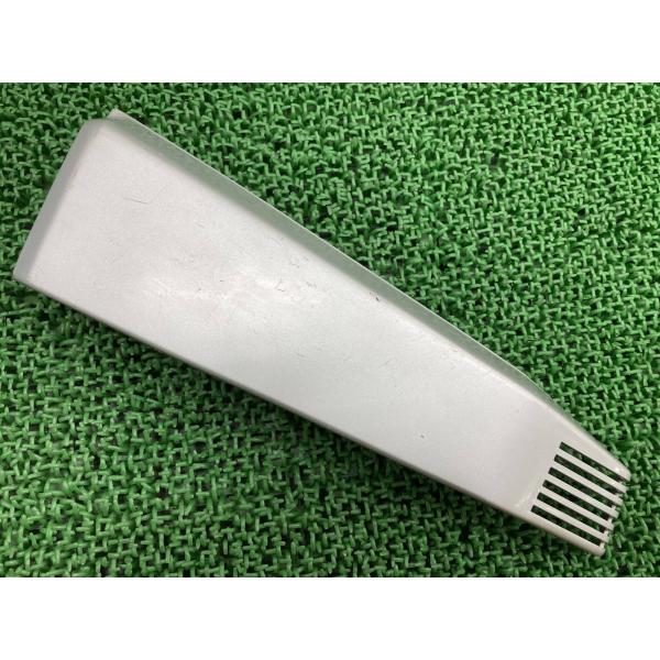 GSX250Sカタナ サイドカバー 左 銀 94441-49300 スズキ 純正 中古 バイク 部品 GJ76A サイドカウル コケキズ無し 品薄 希少品 Rh スズキ（SUZUKI） GSX250Sカタナ サイドカバー 左 銀 94441-49300 純正