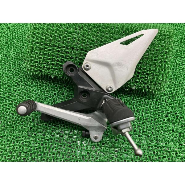 H2SX SE ステップ 左 1418 カワサキ 純正 中古 バイク 部品 ZXT02A NINJA シフトペダル ペグ 修復素材に 車検 Genuine Vc カワサキ（Kawasaki） H2SX SE ステップ 左 1418 純正 中古 バイク