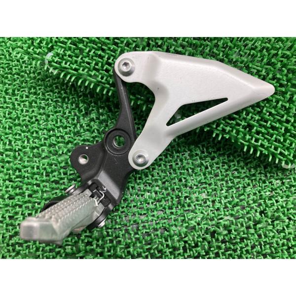 バイクステップ左　刻印　GT4-L NS-1対応 カワサキ（Kawasaki） NINJA250 NINJA400 メインステップ 左 DSC1-1