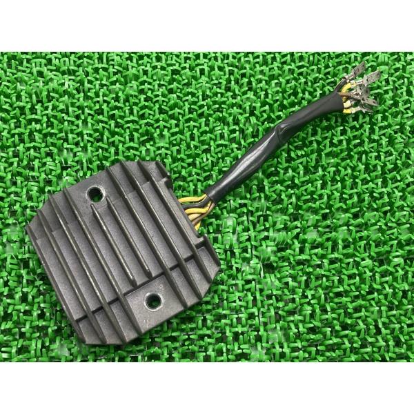 ZRX400 レギュレター カワサキ 純正 中古 バイク 部品 ZR400E ZRX-II レギュレーター レクチファイア 修復素材に 機能的問題なし 安心のノーマル Bl