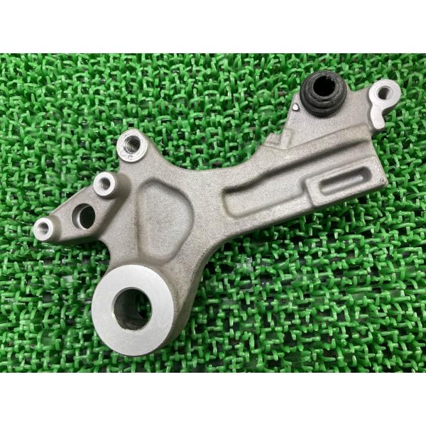 VTR250 リアブレーキキャリパーサポート KFK ホンダ 純正 中古 バイク 部品 MC33 キャリサポ NISSIN 割れ欠け無し おすすめ品 車検 Genuine jW