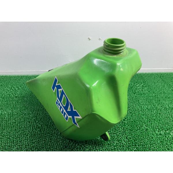カワサキ（Kawasaki） KDX200 タンク 緑 純正 中古 バイク 部品 C2 86