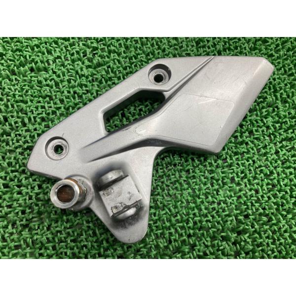 GSX250R ステップホルダー 左 C1L スズキ 純正 中古 バイク 部品 DN11A 曲がり無し コケキズ無し 車検 Genuine Eo