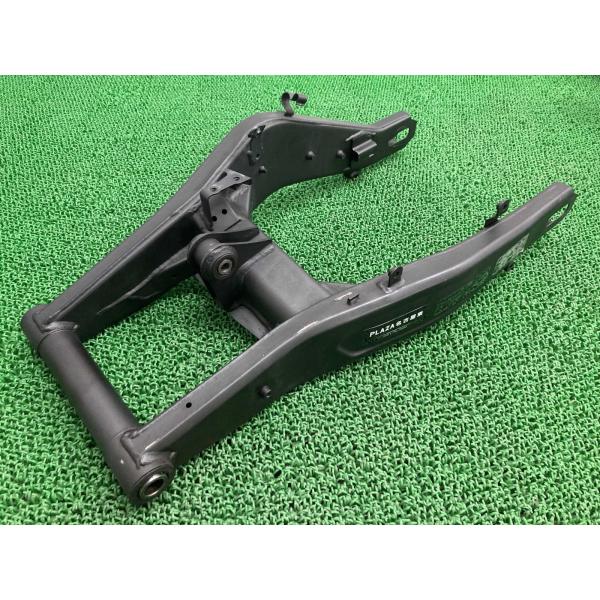 ZX-25R スイングアーム カワサキ 純正 中古 ZX250E ZX25R カスタム素材に Zf カワサキ（Kawasaki） ZX-25R スイングアーム 純正 中古 バイク 部品