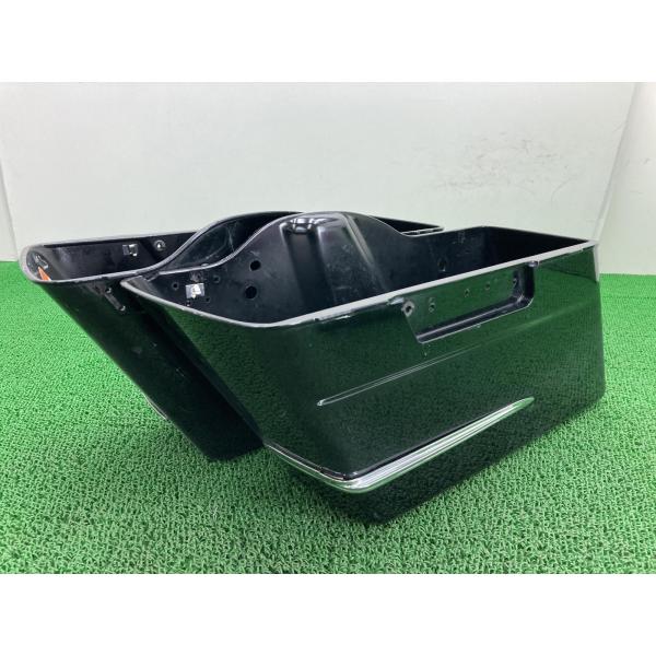 FLHRC1580 パニアケース 左右 黒 79106-03A/79107-03A ハーレー 純正 79106-03A 79107-03A ペイント素材に 割れ欠け無し 【中古】 8 Harley Davidson（ハーレー・ダビッドソン） FLHRC1580 パニアケース