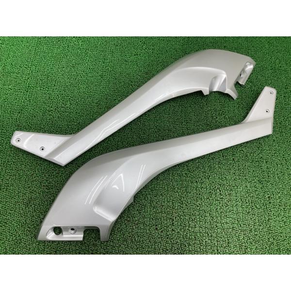 T-MAX530 サイドカウル 左右 銀 BC3 ヤマハ 純正 バイク 部品 SJ15J サイドカバー コンディション良好 割れ欠け無し 品薄 【中古】 78 YAMAHA（ヤマハ） T-MAX530 サイドカウル 左右 銀 BC3 純正 中古