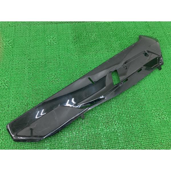 ジェンマ ロアカウル 右 黒 39H スズキ 純正 バイク 部品 CJ47A アンダーカウル サイドカウル コケキズ無し 品薄 【中古】 28 スズキ（SUZUKI） ジェンマ ロアカウル 右 黒 39H 純正 中古 バイク