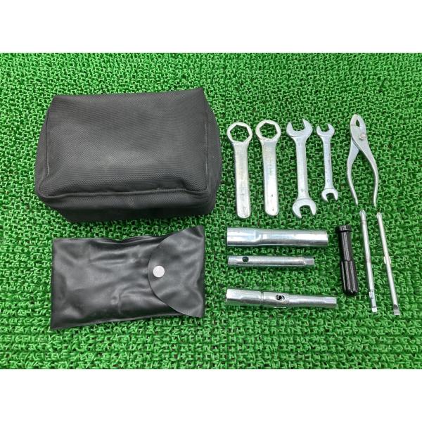 DR-Z400SM リアポーチ カワサキ 純正 バイク 部品 SK43A SK44A 破れなし 車載工具付き 品薄 希少 車検 Genuine 【中古】 20 カワサキ（Kawasaki） DR-Z400SM リアポーチ 純正 中古 バイク 部品