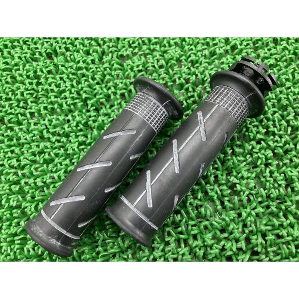 ⭐️自賠責R8.6付MF08.フォルツァZ⭐️グリップ・プラグなど新品⭐️マフラー・ハンドル回り等カスタム⭐️250ccビッグスクーター⭐️ ホンダ（HONDA） フォルツァ ハンドルグリップ 左右 純正 中古 バイク