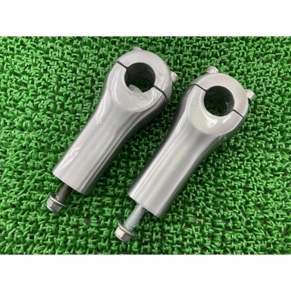 スピードマスター ハンドルポスト 左右 トライアンフ(TRIUMPH) 純正 トライアンフ ハンドルクランプ コンディション良好 【中古】 67 スピードマスター ハンドルポスト 左右 トライアンフ(TRIUMPH) 純正