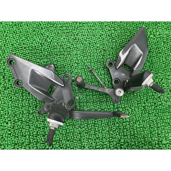 NINJA250R ステップ 左右 35063-0385A/35063-0386A カワサキ 純正 EX250K 35063-0385A 35063-0386A 曲がり無し 品薄 【中古】 38 カワサキ（Kawasaki） NINJA250R ステップ 左右 35063-0385A/35063