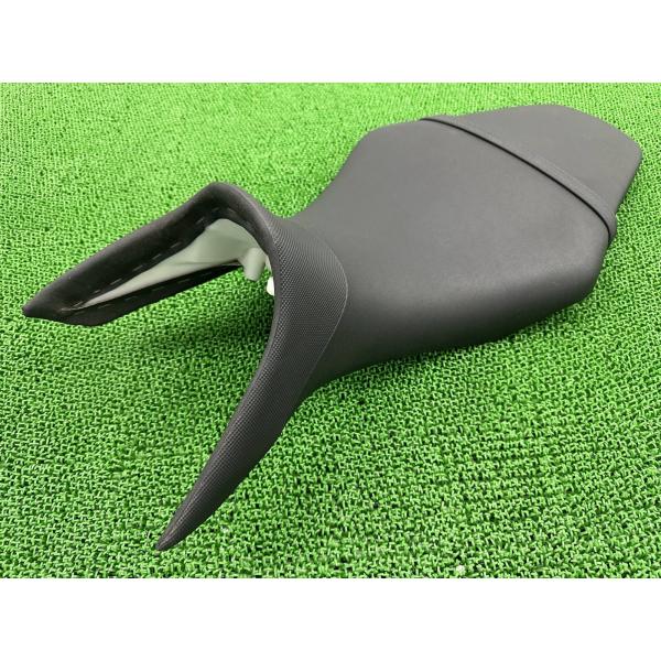 MT-09 シート 1RC ヤマハ 純正 中古 バイク 部品 RN34J MT09 張り替え済 シートバンド 破れ無し 車検 Genuine uO YAMAHA（ヤマハ） MT-09 シート 1RC 純正 中古 バイク 部品 RN34J MT09