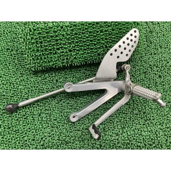 YZF-R1 ステップ 左 5JJ ヤマハ 純正 中古 バイク 部品 RN04 00～01年 シフトペダル シフトロッド ペグ 車検 Genuine gS YAMAHA（ヤマハ） YZF-R1 ステップ 左 5JJ 純正 中古 バイク 部品 RN04