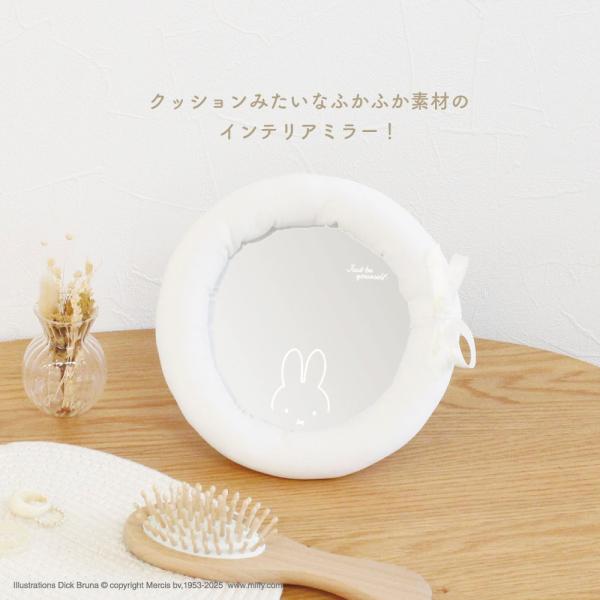 クッションのようなふかふか素材のインテリアミラー置き・掛けの2WAY仕様ですサイズ：約H180×W180×Ｄ35ｍｍ素材：ポリエステル・MDF・アクリル◎プレゼント包装はお受けしておりません◎商品の品質については万全を期しておりますが、万一...