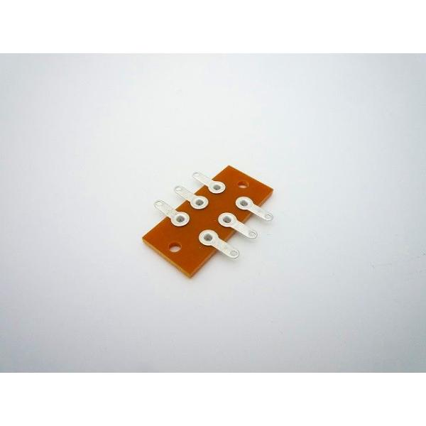 絶縁抵抗 DC100V、100MΩ以上耐電圧 AC500V (1分間)極数 (P) 3パネル取付方式 ねじ止め主絶縁材 (本体) フェノール積層板 (UL94HB)端子金具 はんだ付け用端子