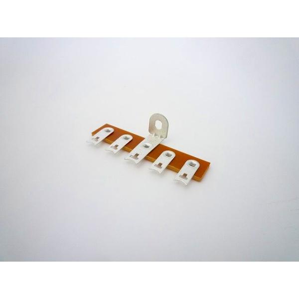 絶縁抵抗 DC500V、100MΩ以上耐電圧 AC500V (1分間)極数 (P) 4パネル取付方式 ねじ止め主絶縁材 (本体) フェノール積層板 (UL94HB)端子金具 はんだ付け用端子