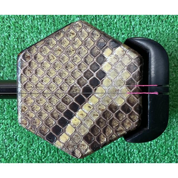 蘇州振興民族楽器廠は、二胡の郷　蘇州で50年続く二胡専門メーカー。蘇州式、上海式の六角二胡に特化し、初級者用の紅木二胡から、プロ仕様の紫檀や老紅木二胡を製作。その二胡の特徴は、阿炳に象徴される哀愁に富んだ音で、演奏者の感性を十二分に表現でき...