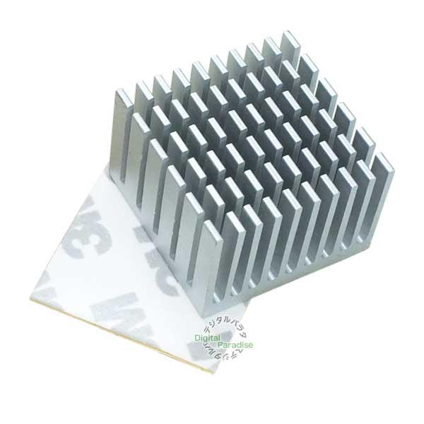冷却用ヒートシンク 30x30x20mm【製品特徴】●ヒートシンク●幅30mm 長さ30mm 高さ20mm●高さ20mmの効率の良い60本のフィンで放熱します。●1個●熱伝導両面テープ付き(カット済み)●RoHS対策済品【使用例】パソコンや...