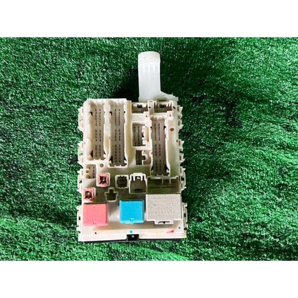 H22年 200系 ハイエース DX ジャンクションブロック ヒューズボックス