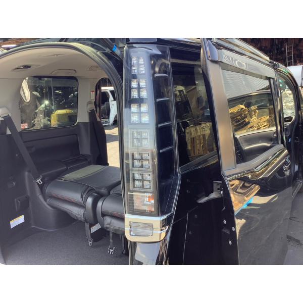 H26年 80系ノア/ヴォクシー(ZRR85) 右テールランプ KOITO:28-232 中古