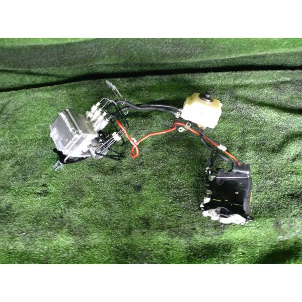H26年 80系ヴォクシー(ZWR80) HV ABSアクチュエーター 47270-47030