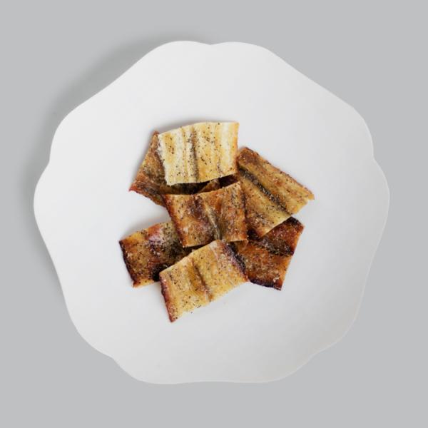 あなごをブラックペッパーでまぶし直火で焼き上げた、辛さにこだわったおつまみです。香ばしいあなごの旨みに、ブラックペッパーのピリッとした後味で引き締めました。メール便発送専用の商品になりますのでポスト投函になります。追跡番号あります。他の商品...