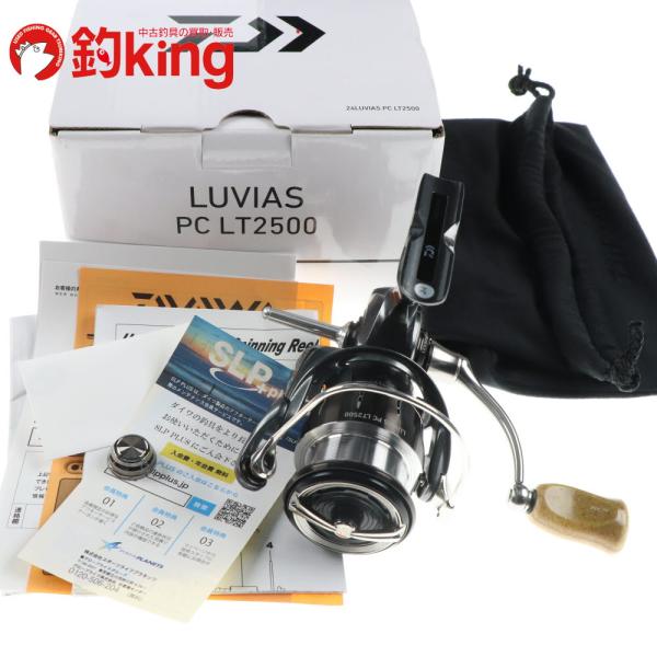 DAIWA（ダイワ） 24 ルビアス PC LT2500 コルクノブ、リールスタンド付