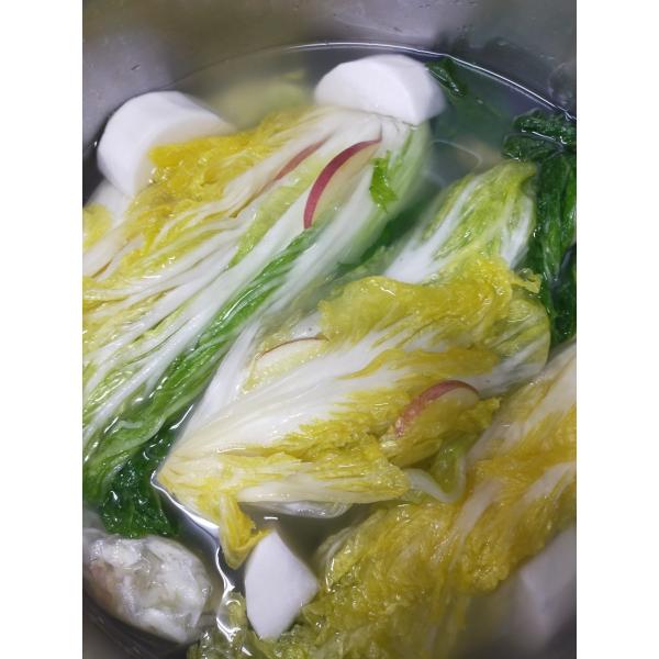 ★白水キムチ◎原材料:白菜、大根、りんご、玉ねぎ、ニンニク、生姜、焼酎、塩◎賞味期限:製造から15日（冷蔵）唐辛子を使わずに漬ける白菜キムチを白キムチといいます。また、汁を飲むキムチを水キムチと言います。汁は乳酸菌の効いたスッキリした後味で...