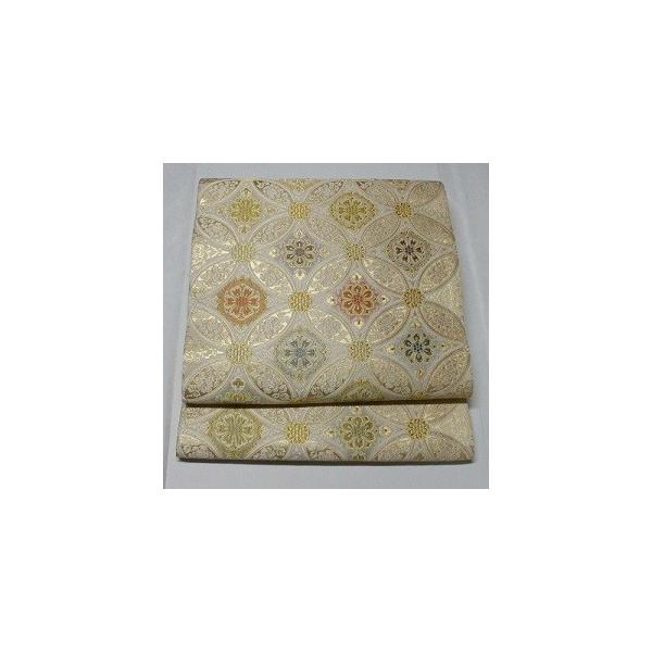 着物に優しい仕上げの通常着物クリーニング衿や袖口などの着用汚れをしみ抜き下洗いして着物に優しい丁寧仕上げをします。【シミの注意事項】水分を含んだ汚れ・酒類・汗の輪ジミ・体液・カビ・変色した古いシミなどのシミは残ります。シミ抜きを希望される場...