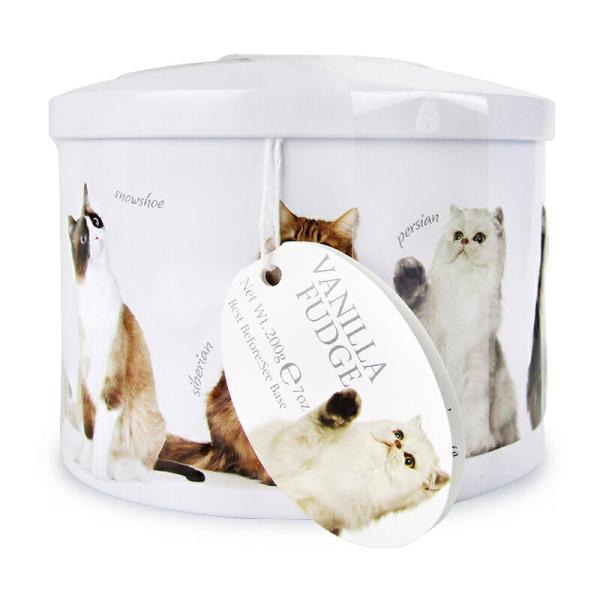 バニラファッジ（キャンディ）の詰め合わせ可愛らしい猫の写真がプリントされた丸缶に、バニラファッジ（キャンディ）を詰めました。ファッジとは、砂糖、バター、牛乳（または練乳）を原材料にして作るキャンディの一種です。