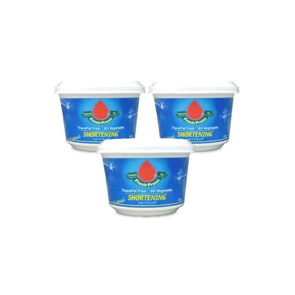 加工工場に隣接した契約農家で化学合成農薬不使用・化学肥料不使用栽培された、成熟して最も搾油に適した状態のパームを、時間を置かずに圧縮・精製した上、速やかに出荷しています。 もちろん添加物・保存料未使用です。