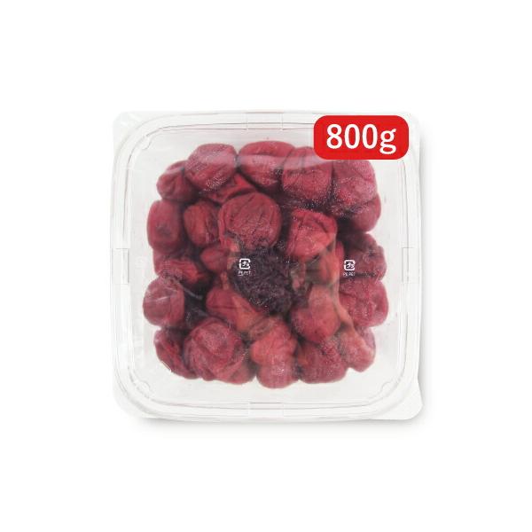 奈良吉野や東紀州で栽培した梅と、紀州で有機栽培した赤シソを、伝統海塩「海の精」で漬けました。一般的な梅干の二倍の赤シソを使っており、あざやかな紅色に仕上がっています。マイルドな酸味に、シソの香りもさわやか。