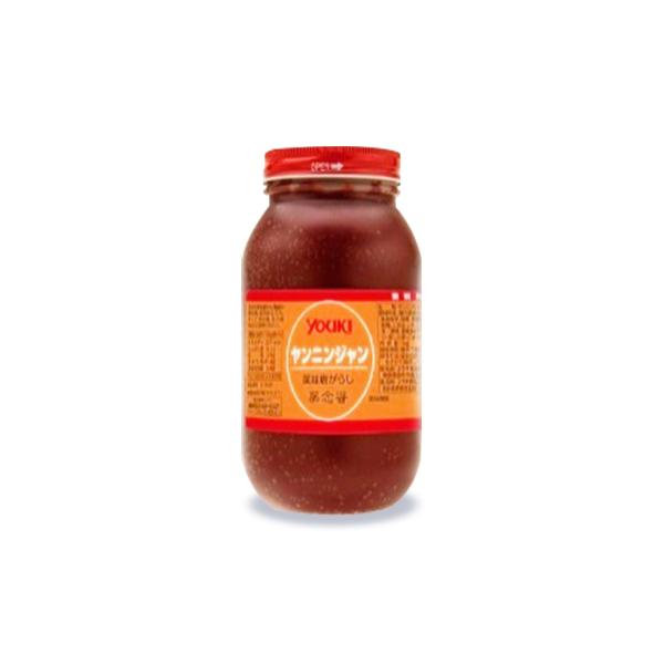 薬念醤（ヤンニンジャン）は「ヤンニョンジャン」「ヤンニョムジャン」とも呼ばれ、韓国ではよく使われる調味料の一つです。本品は唐辛子や香辛料などをふんだんに使用した、香味豊かな味噌ベースのヤンニンジャンです。辛み付けや薬味としてご使用いただけます。