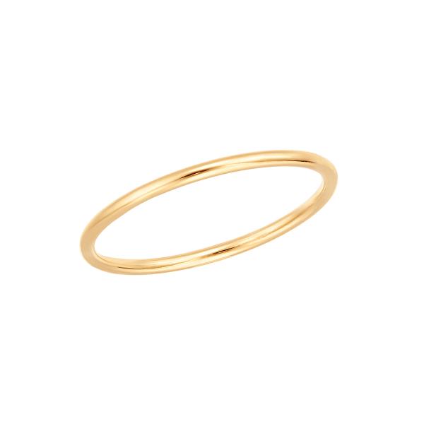 ストーンレスのゴールドリングは、飽きの来ないベーシックなデザイン。お手持ちのリングとのレイヤードも楽しめます。地金素材：K18YG幅：約1mm※こちらのリングは文字彫りが出来かねます。予めご了承くださいませ。
