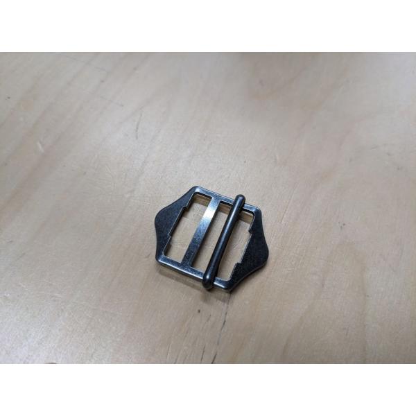 尾錠(546)(ブラック20mm)[1個辺り] 紳士チョッキやベストの後ろに使う金具 チョッキ用尾錠,ベスト用尾錠