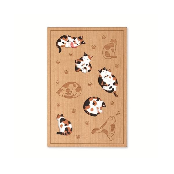 永善 御朱印帳 B6変形 猫 三毛猫最新のレーザー加工と職人の手しごとが融合した木の表紙の御朱印帳です。180g前後と軽く、御朱印巡りのお供にピッタリです。本文は厚手の奉書紙を使っているので裏写りしにくいのも特徴です。ジャバラ折36ページサ...