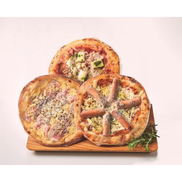 唐津くん製工房の外はカリカリ、中はもっちりした食感の石窯ピザ定番の自家製ソースを使用したマルゲリータ他、人気のボロネーゼとカルボナーラが入った手軽なピザ3種セットです。マルゲリータ；イタリア産の完熟ロングトマトのソースに、モッツァレラチーズ...