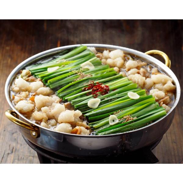 40年地元福岡で長年愛され続けている伝統のもつ鍋もつ鍋笑楽では、「昔ながらの博多のもつ鍋」を彷彿させる味わいで、もつや野菜など素材本来の美味しさを最大限に引き出す「笑樂」の定番の味です。醤油は福岡県の老舗醤油蔵のものを使用。九州らしいやや甘...