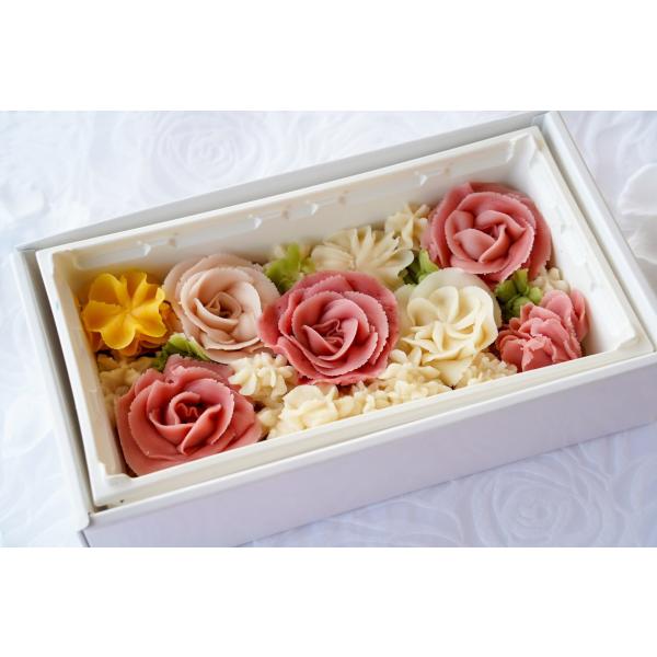 おはぎに見えないケーキタイプの　おはぎHappyおはぎは、ご出産祝いや祝いごとにご利用い ただけるケーキタイプのおはぎ。淡い色合いでバラの お花が華やかな、贈り物に最適な商品です。着色に はビーツ、かぼちゃ、モリンガを使用しています。無農薬...