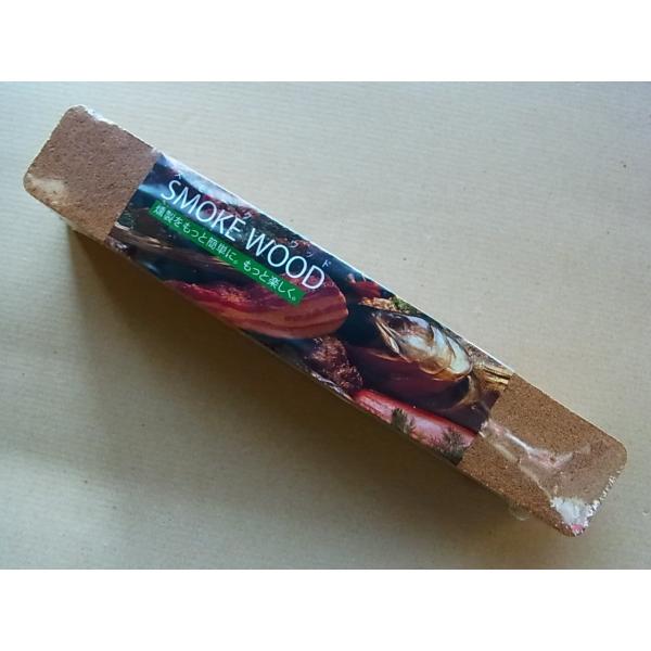 進誠産業スモークウッド　クルミ　です。深い香りと色づきがいい「天然木100%」使用！！原木をじっくり吟味して燻製用チップにしました。●クルミ肉類、魚介類に幅広く利用できます。＊こちらの商品、１個あたりの梱包サイズは　「２７０」　です。