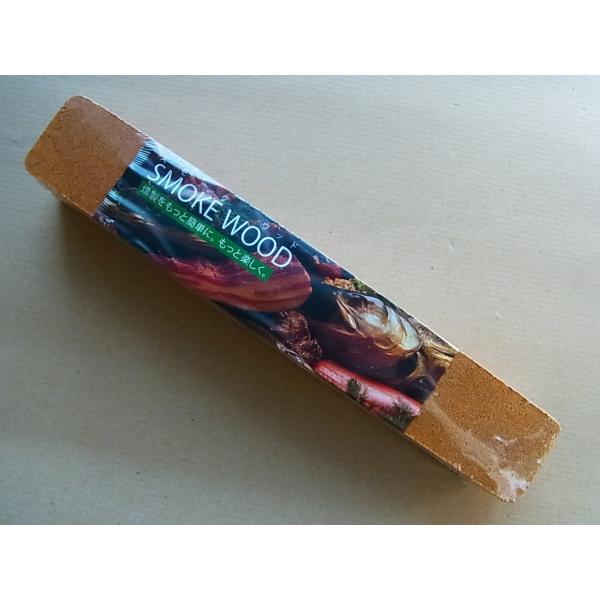 進誠産業スモークウッド　リンゴ　です。深い香りと色づきがいい「天然木100%」使用！！原木をじっくり吟味して燻製用チップにしました。●リンゴ鶏肉や白身魚など淡白な素材に合います。＊こちらの商品、１個あたりの梱包サイズは　「２７０」　です。