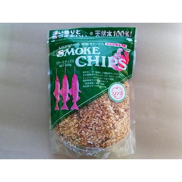 進誠産業スモークチップ　500g　リンゴ　です。深い香りと色づきがいい「天然木100%」使用！！原木をじっくり吟味して燻製用チップにしました。●リンゴ：500g入鶏肉や白身魚など淡白な素材に合います。＊こちらの商品、１個あたりの梱包サイズは...