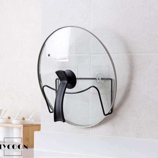 【材質・サイズ】スチールの材質を厚くして、耐久性がよい。貼り付け安定、落ちにくい、荷重5kg。サイズ：長さ24cm x幅11cm、重さ約185g。【穴開け不要】壁掛け式鍋蓋ホルダ。このブラケットは、壁を傷つけたり、壁に痕跡を残さずに、滑らか...