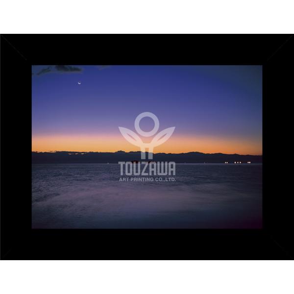 高級フォトプリント　アルミ額縁入り受注生産品のため、納品までは約２週間かかります。ご了承ください。アルミ額縁　ブラック額外寸：507mm × 659mmマット内寸：367mm × 521mm※本商品は受注生産品のため、ご注文後のキャンセル、...