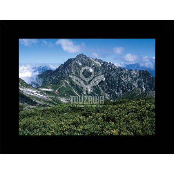 "Fine Art Print" Series「別山〜剱岳の夏景」空と大地が最も澄みわたる、夏。その中心にそびえるのは、霊峰・剱岳。見る者の心を射抜くようなその存在感は、まさに「動かぬ威厳」。山々の稜線、夏草の息吹、雲の動きその一つひとつを...