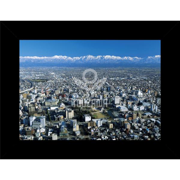 "Fine Art Print" Series「富山市中心街〜立山連峰」悠然とそびえ立つ立山連峰を背景に、どこまでも続く富山市街の広がり――この美しい風景を、永く手元に留めるための一枚を仕立てました。空気の透明感までをも封じ込めた高精細のフ...