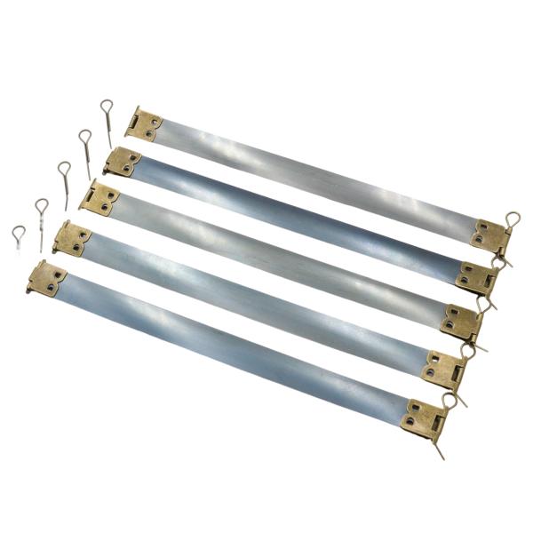 ばねポーチ向けのバネ口金具 カン付きです。左右のピン部分にカン付きのため、スッキリ仕上げることが出来ます。※さび止めの油が塗られている場合があります。ご使用前に拭き取りをお願いいたします。サイズ 全長20cm、幅15mm数量：5本セット別サ...