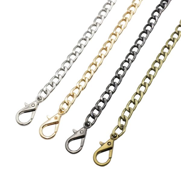 バッグのハンドメイドにおすすめの短めのバッグチェーン ショルダーストラップ 持ち手パーツです。角型の平べったいものを繋ぎ合わせたチェーンです。両端の金具はカニカン形状です。サイズ：全長40〜42cm(カニカン部含む)チェーン幅 約7.8mm...